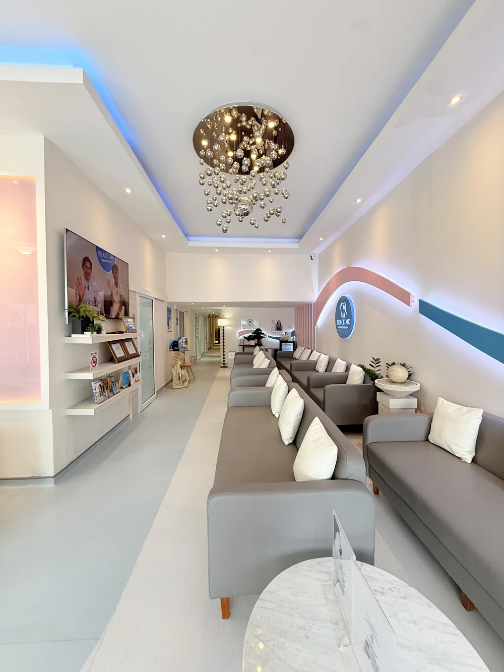 บรรยากาศภายใน Brace Me Dental Clinic คลินิกทำฟัน อุดมสุข