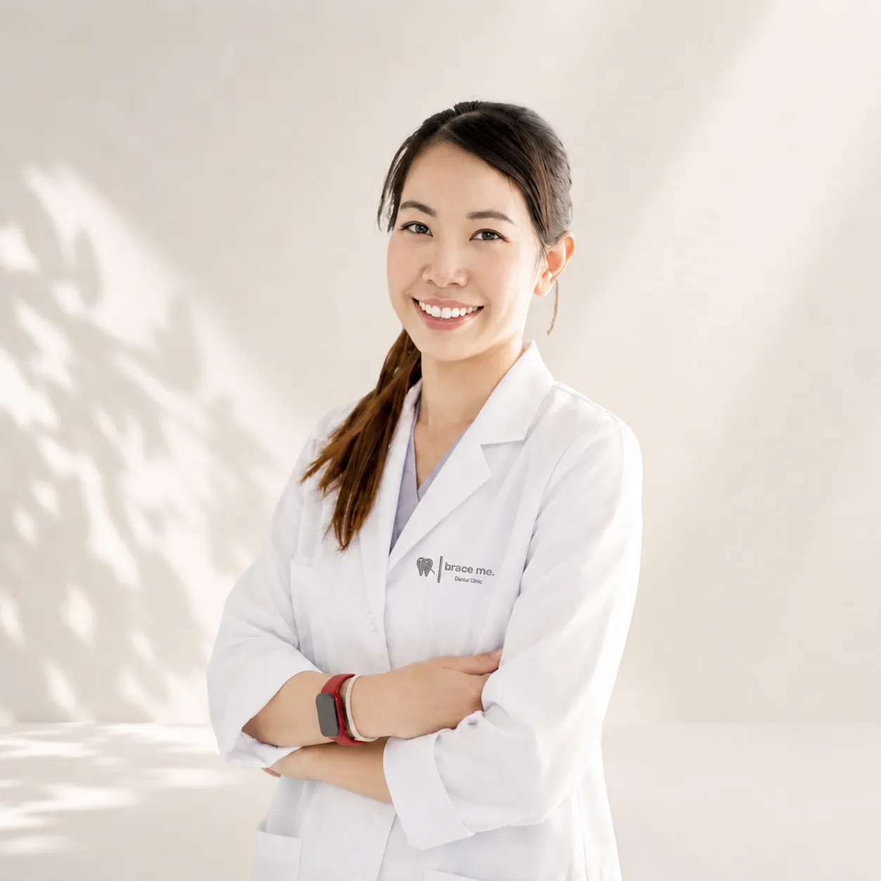 ทพญ. กณิตนันท์ สุนันต๊ะ ทีมทันตแพทย์ Brace Me Dental Clinic