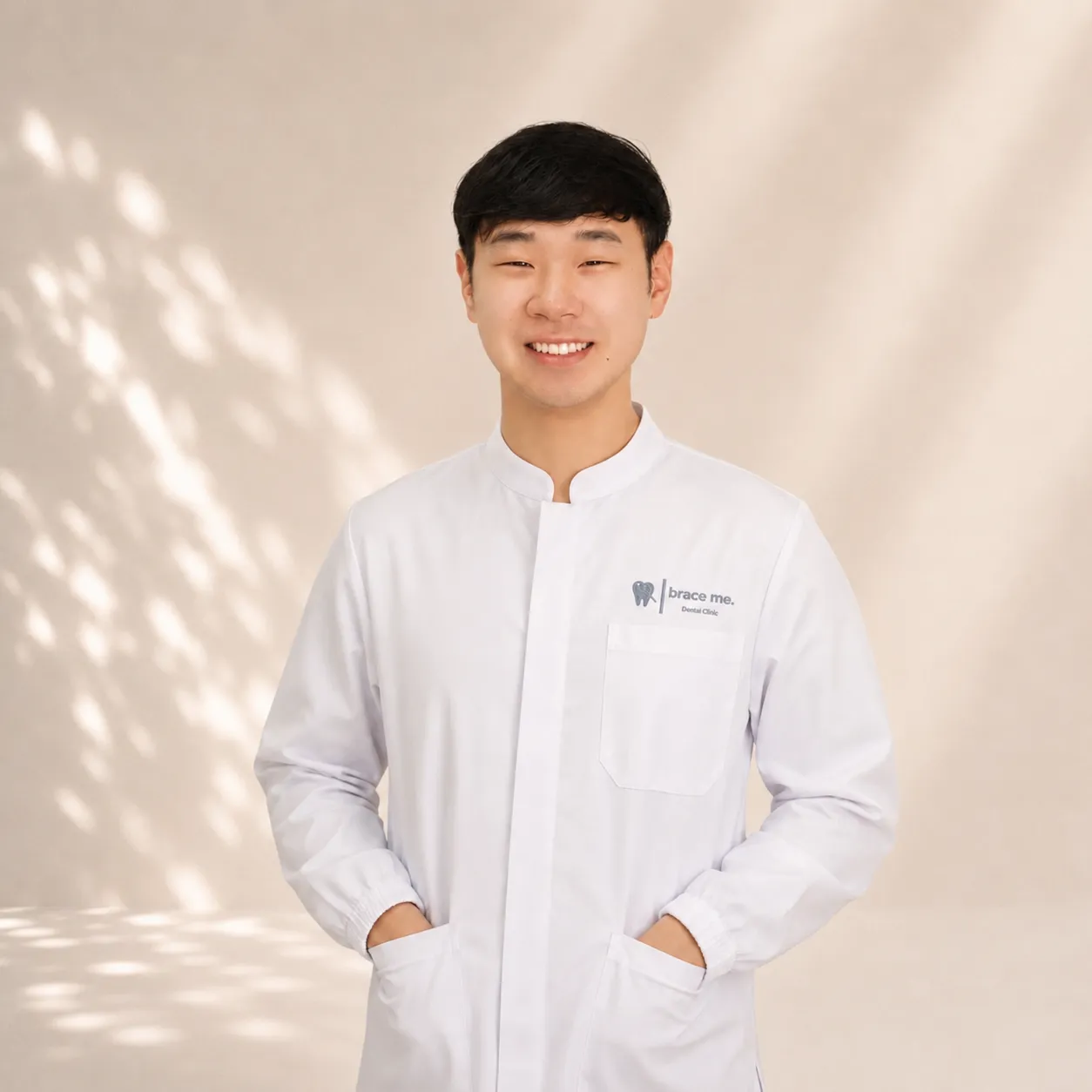 ทพ. กฤตนันท์ ตันติมาภรณ์ ทีมทันตแพทย์ Brace Me Dental Clinic