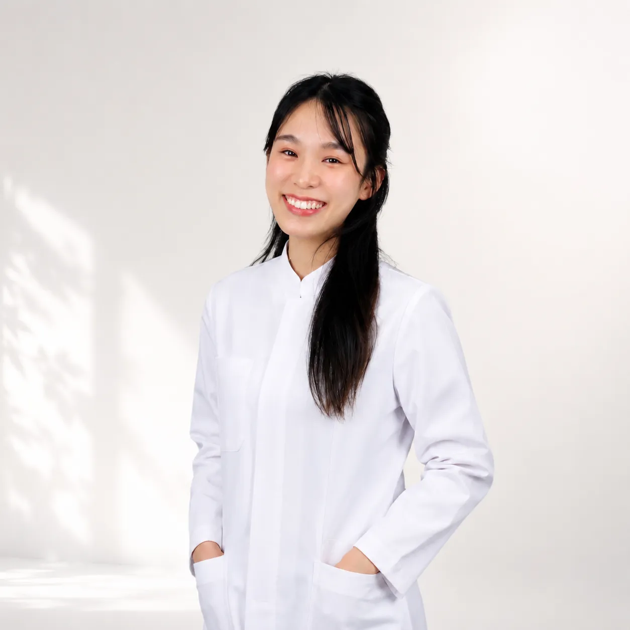 ทพญ. ลลิล ลลิตกาญจนกุล ทีมทันตแพทย์ Brace Me Dental Clinic